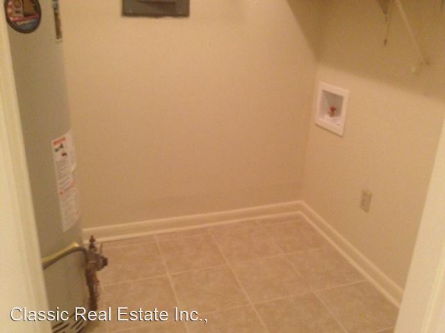 Building Photo - 2 br, 1 bath House - 1972 Spring Station D...