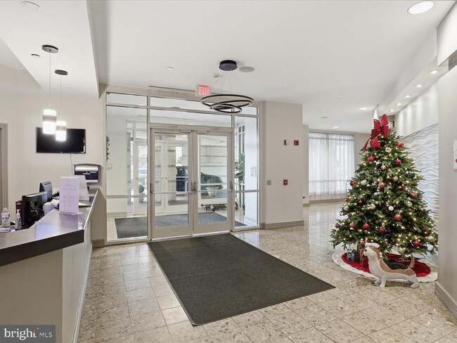 Building Photo - 880 N Pollard St