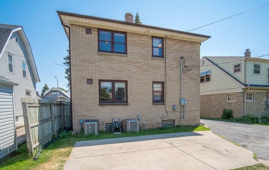 Building Photo - 7936 W Becher St