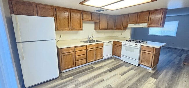 Building Photo - SUN421