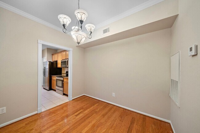 Building Photo - 2255 Braeswood Park Dr