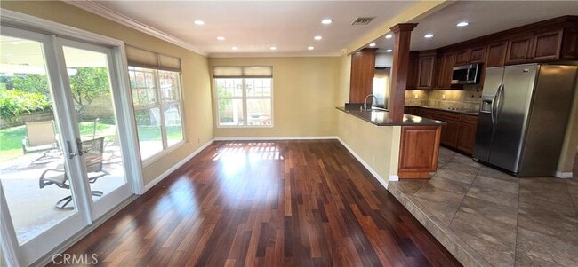 Building Photo - 1400 Post Rd