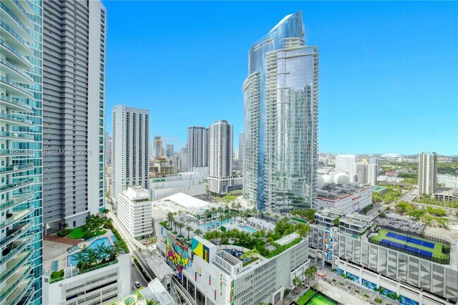 Building Photo - 900 Biscayne Blvd