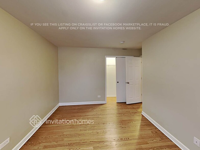Building Photo - 418 W Lake Park Dr