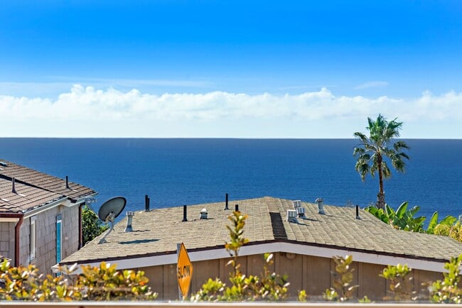 Building Photo - Oceanview Cottage Steps from Iconic Thousand Steps Beach