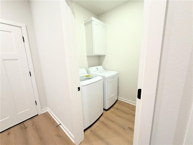 Building Photo - 531 Cosmos St