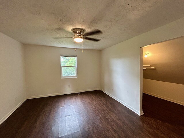 Building Photo - Charming 3 Bedroom 2 Bath House in Center Township!