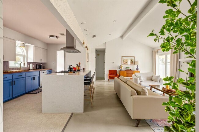 Building Photo - 9300 Meadow Vale