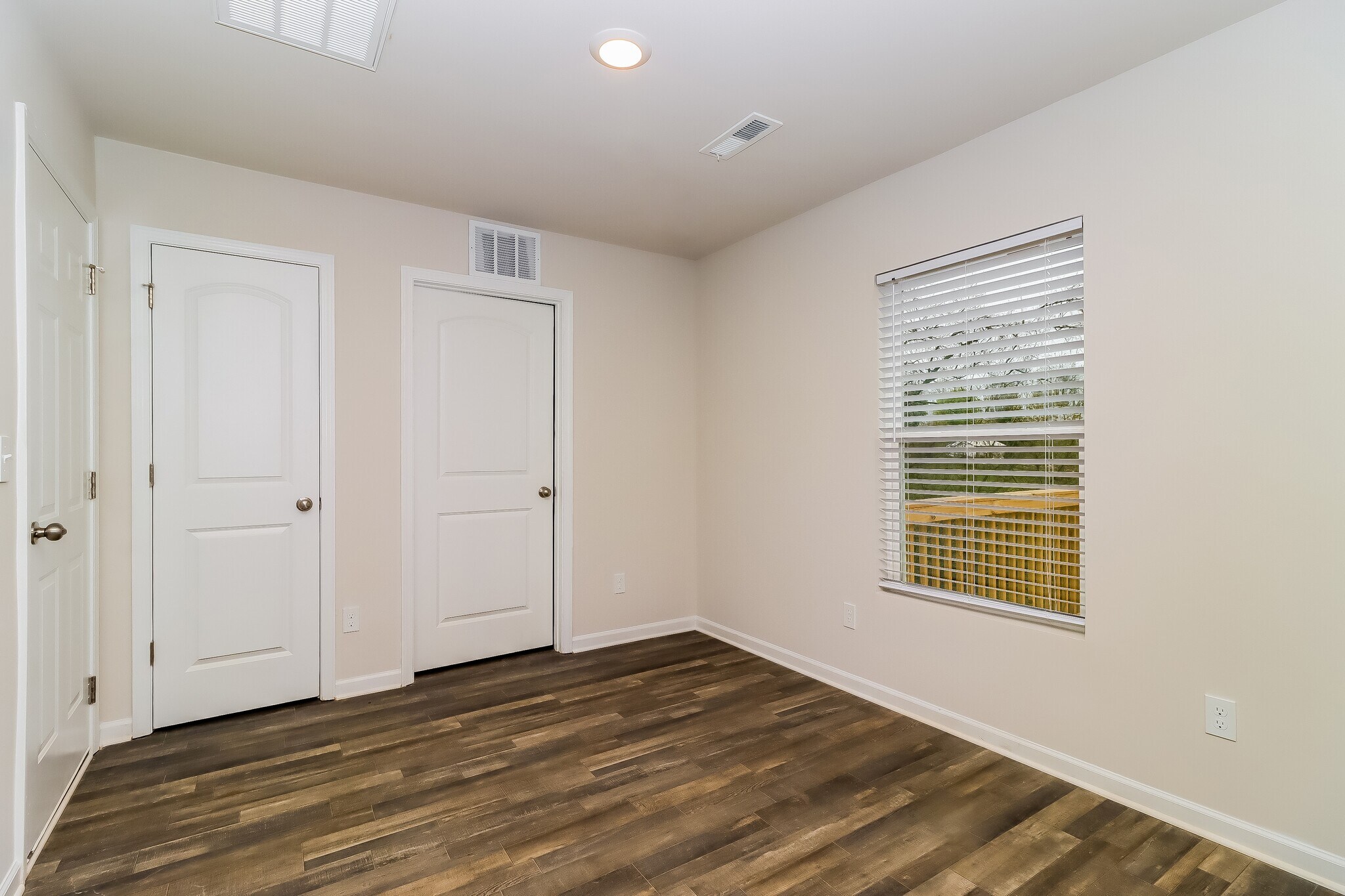 Building Photo - 220 Grassy Meadow Ln
