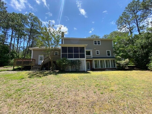 Building Photo - Welcome to this stunning fully furnished 4...