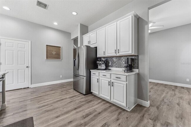Building Photo - 6111 Hadley Commons Dr