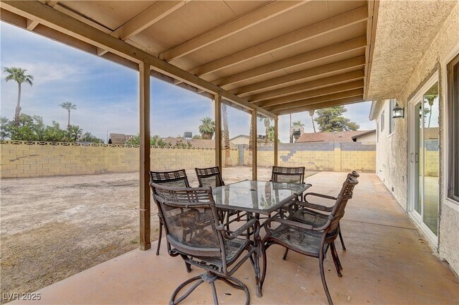 Building Photo - 1678 E Hacienda Ave