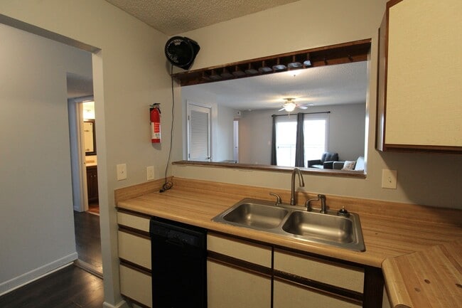 Building Photo - 1346 Hunters Rd