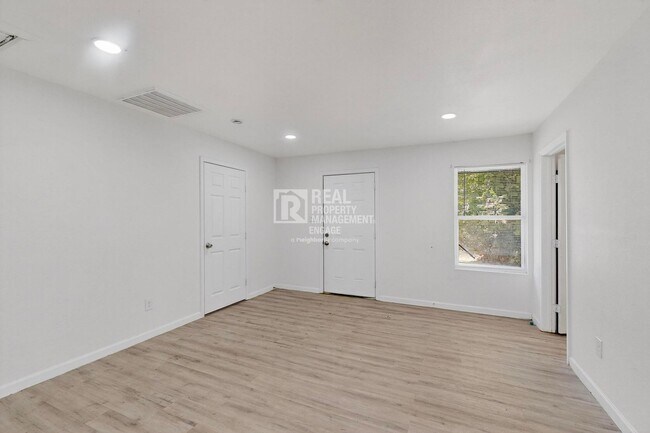 Building Photo - 631 W Baker St