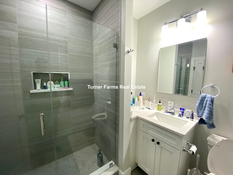 Building Photo - 199 Boylston St