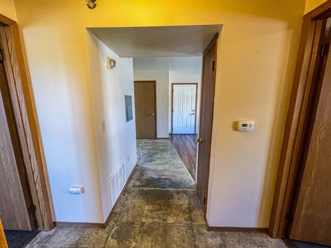 Building Photo - 2 Bed Apartment at the Driftless Apartment...