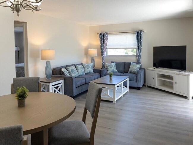 Building Photo - 400 Base Ave E Cmn