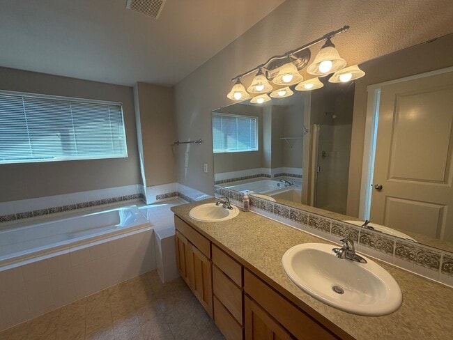Building Photo - 9411 10th Ave Ct E