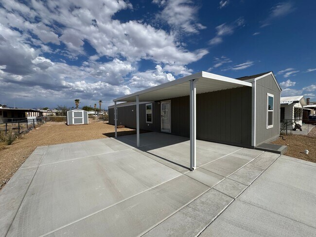 Building Photo - 1700 Yale Dr