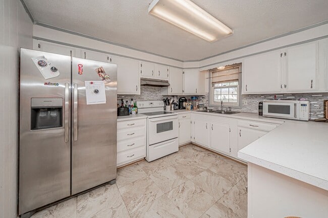 Building Photo - Please View the 3D Virtual Walk Through Before Scheduling A Showing