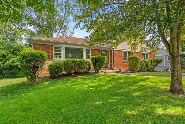 Building Photo - 5 Bed 3 Bath - Chevy Chase Rambler - Move ...
