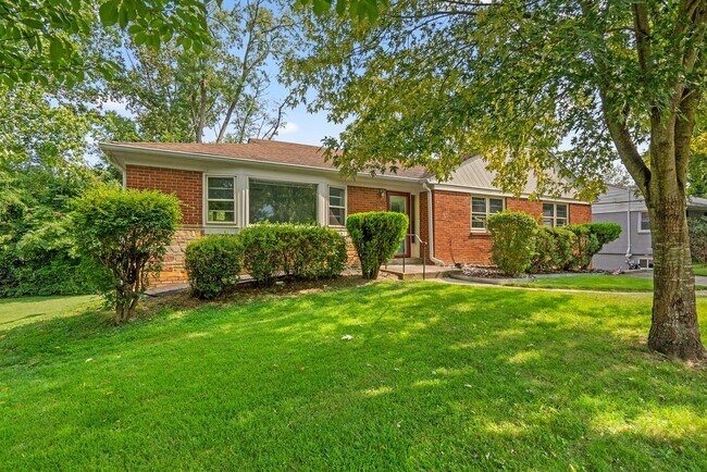 Building Photo - 5 Bed 3 Bath - Chevy Chase Rambler - Move IN Ready