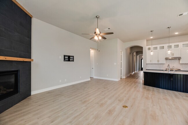 Building Photo - 3105 Columbia Dr