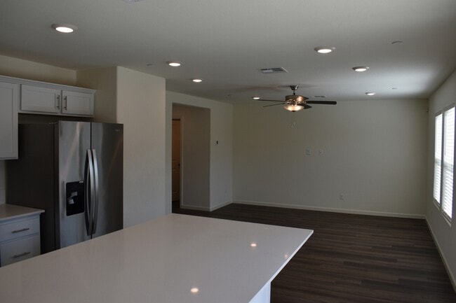 Building Photo - 736 Athena Dr