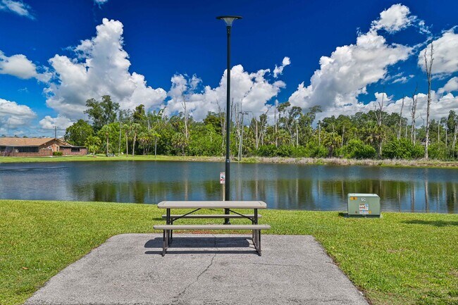 Building Photo - 6386 Royal Woods Dr