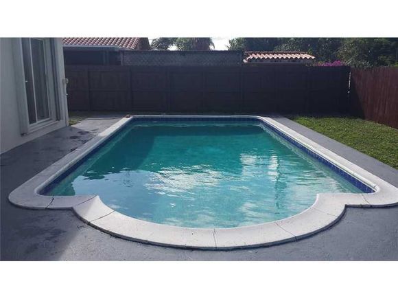 Building Photo - 20322 NE 14th Ct