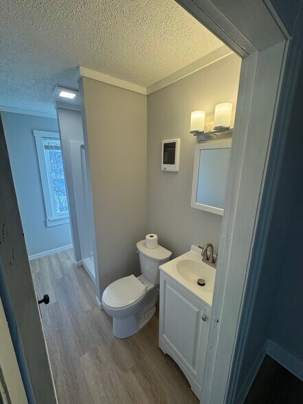 Building Photo - 2 Clinton St