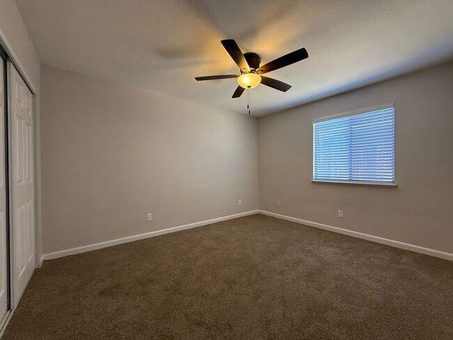 Building Photo - Must see! 2-bedroom, 2-bathroom single-sto...