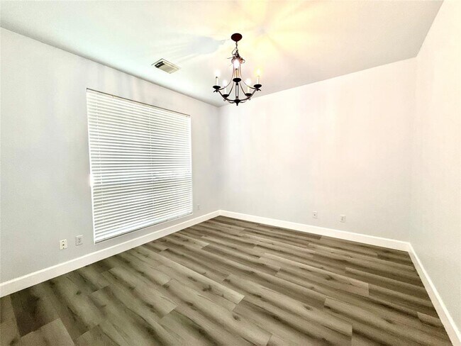 Building Photo - 1713 Bowerton Dr