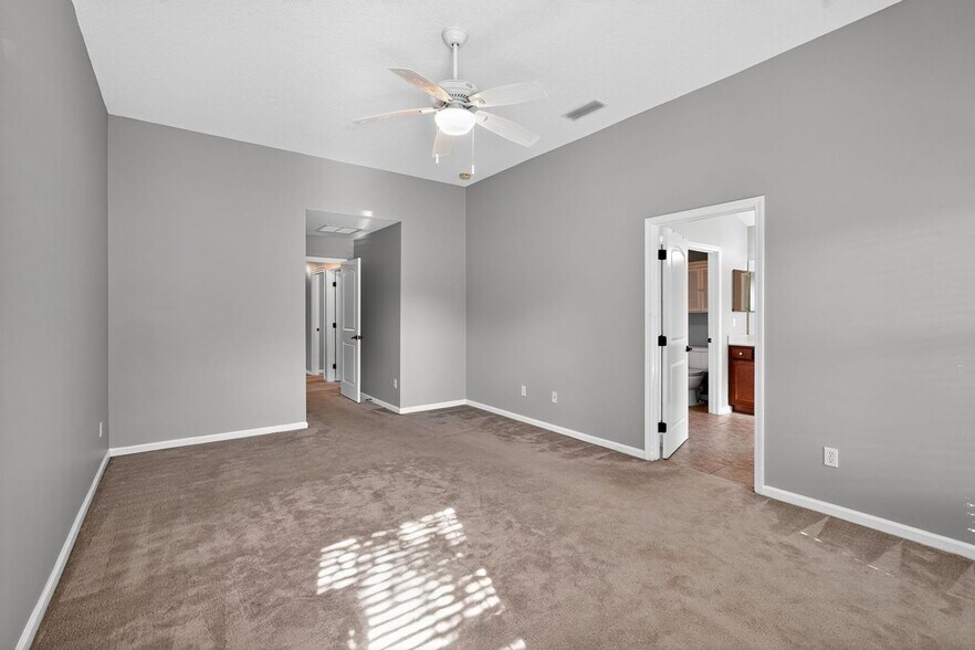 Building Photo - 1021 Deer View Ln