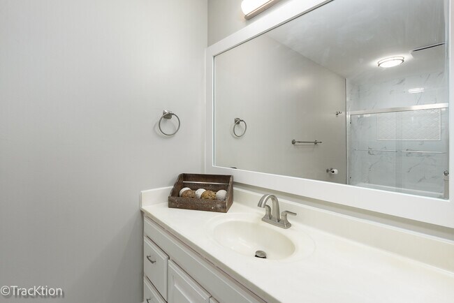 Building Photo - 1185 Leicester Ct