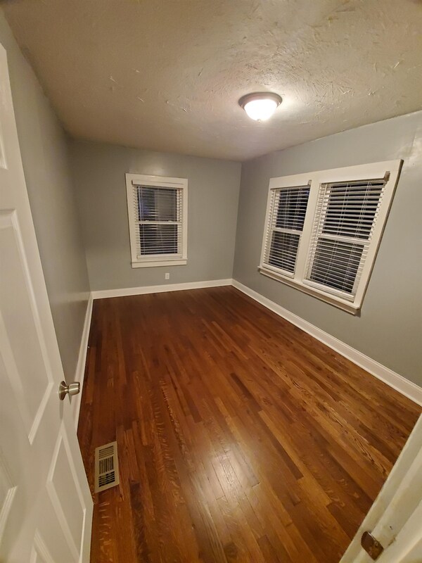 Building Photo - 1192 E 66 St