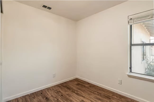 Building Photo - 161 Bender Cir