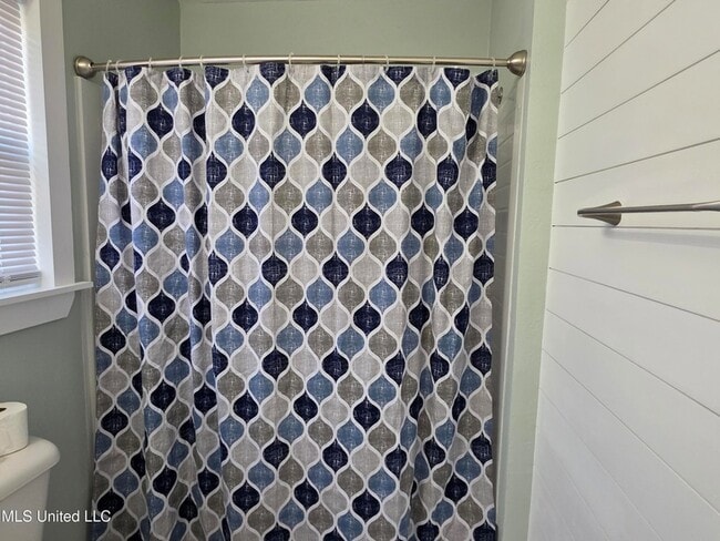 Building Photo - 412 Robert St