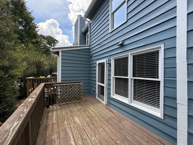Building Photo - Newly Remodeled 3BD, 2.5BA Townhouse in Ca...
