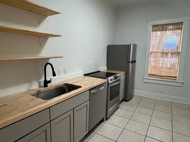 Building Photo - Newly Remodeled 2BR/1BA in Old Town Brunsw...