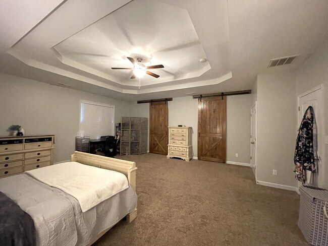 Building Photo - 211 Seneca Ct