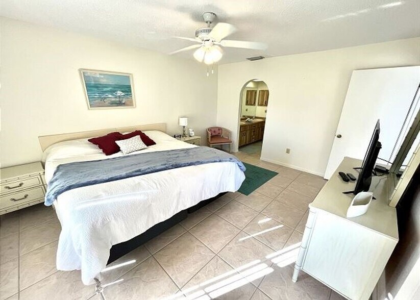 Building Photo - Lovely FURNISHED Condo in Rock Dove Community