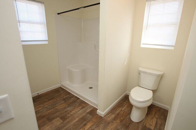 Building Photo - Modern Home for Immediate Occupancy – Avai...