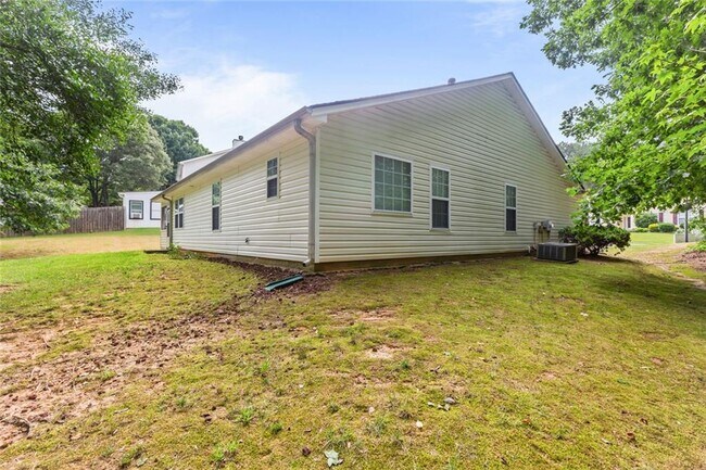 Building Photo - 2510 Fort Daniels Dr NE