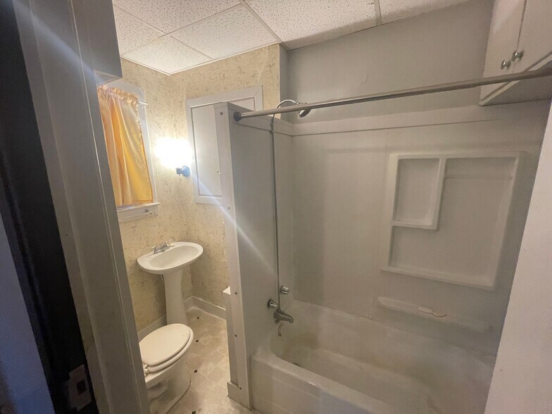 Building Photo - 1023 Washington Ave