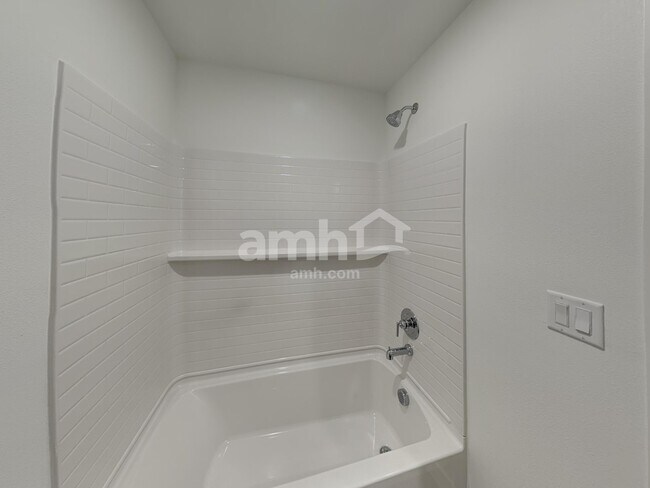Building Photo - 4816 85th Dr NE