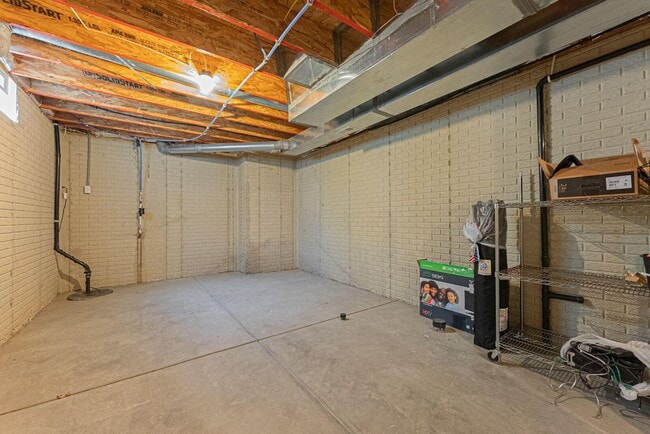 Building Photo - 6053 Taylor Rd