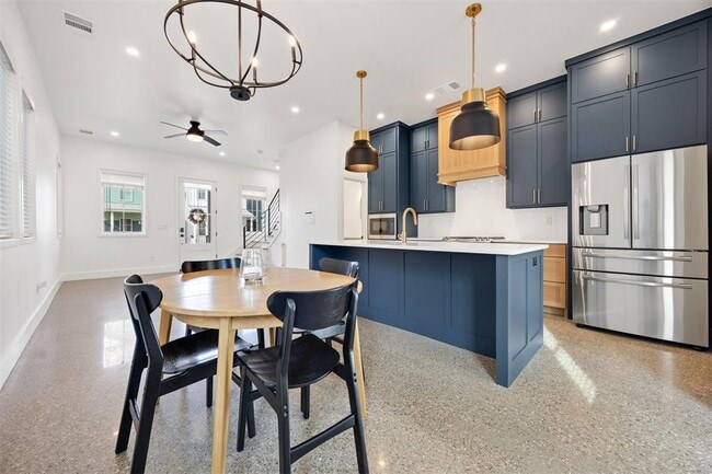 Building Photo - 966 Hangar Dr