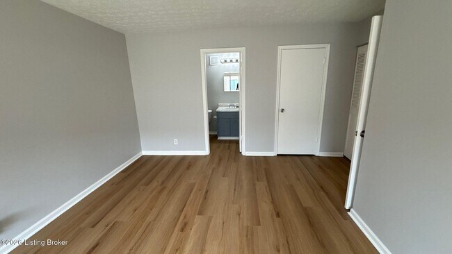 Building Photo - 7008 Wildwood Cir