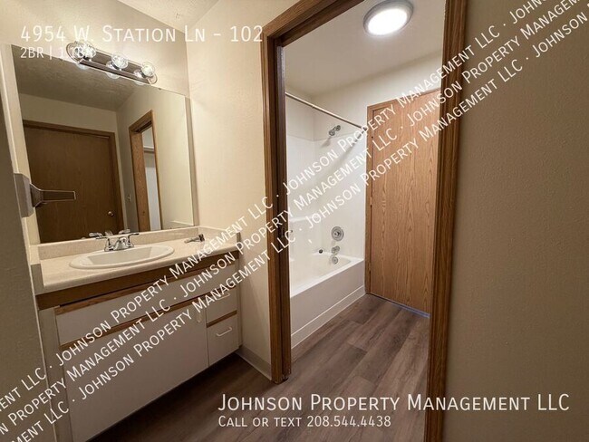 Building Photo - 4954 W Station Ln